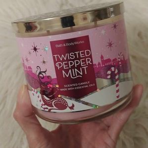 ❄FIRM! NWT BATH AND BODY WORKS TWISTED PEPPERMINT 3 WICK CANDLE
